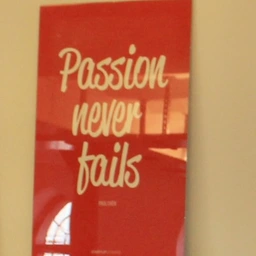 Buero mit Passion- und Think-Bigger-Poster am Empfang