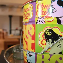 Buntes Popart-Motiv im Büro